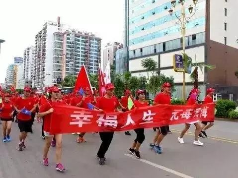 楚雄总人口_楚雄彝人古镇图片