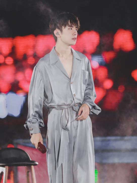 易烊千玺唱歌对比 7e498ced43f4468aab1e65117f295471.jpeg