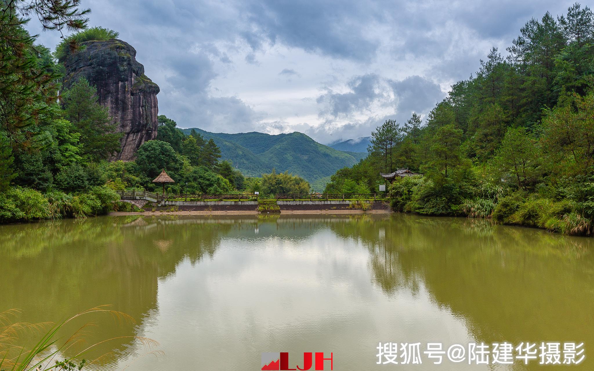 浙江丽水东西岩就是两块大石头组成的一个景区