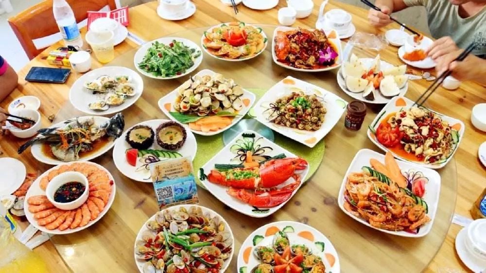 梦见吃大餐，一场味蕾盛宴的梦境解析