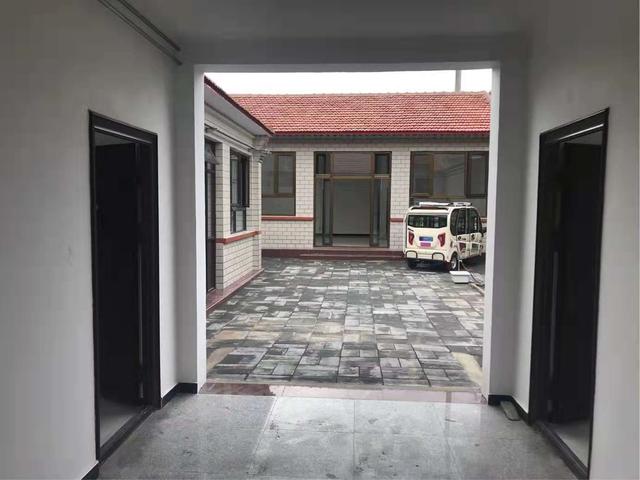 房屋4室2厅2卫,整个院子350㎡