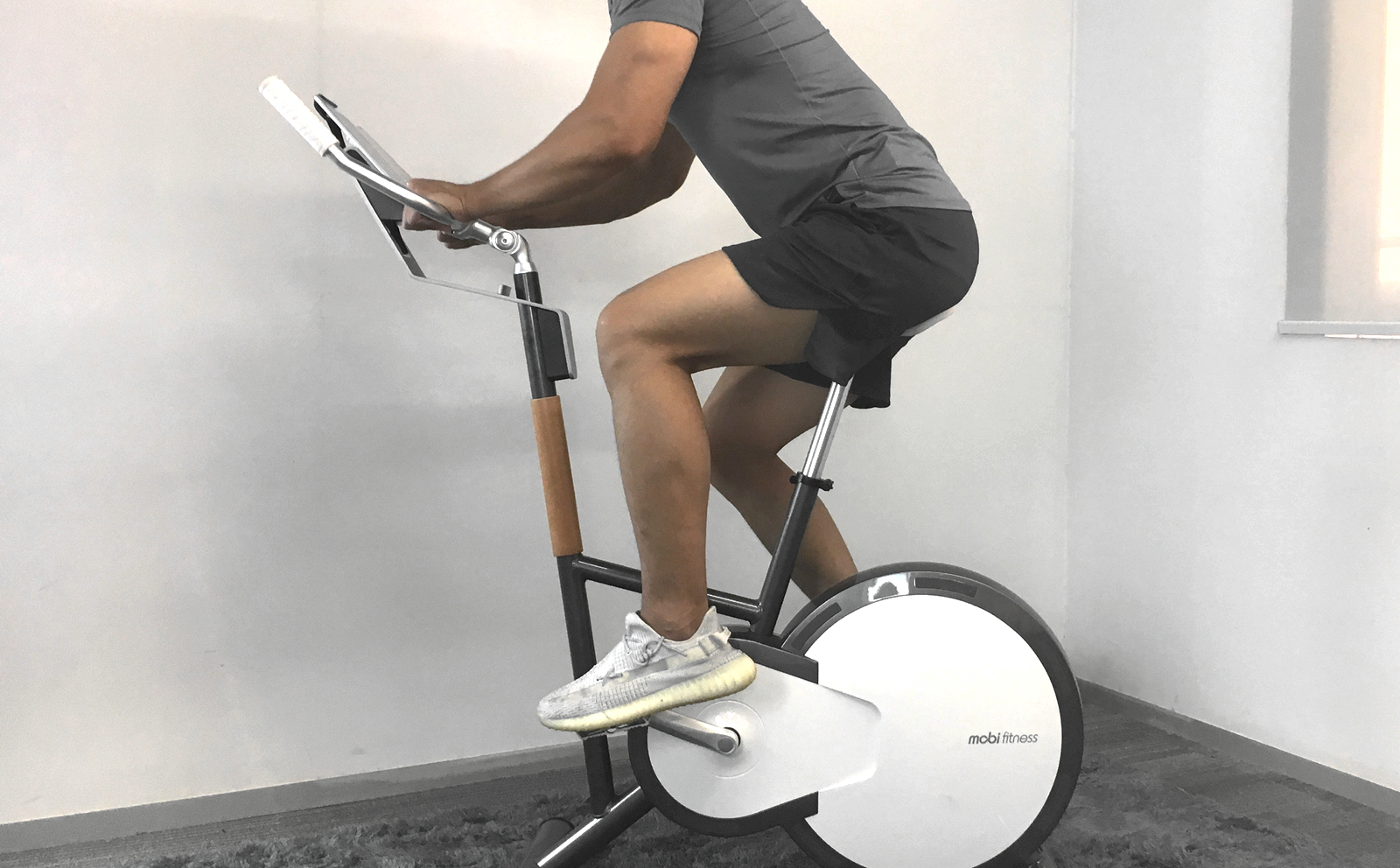 家用动感单车动作图解：健身达人告诉你什么样的动感单车动作最合理_有氧