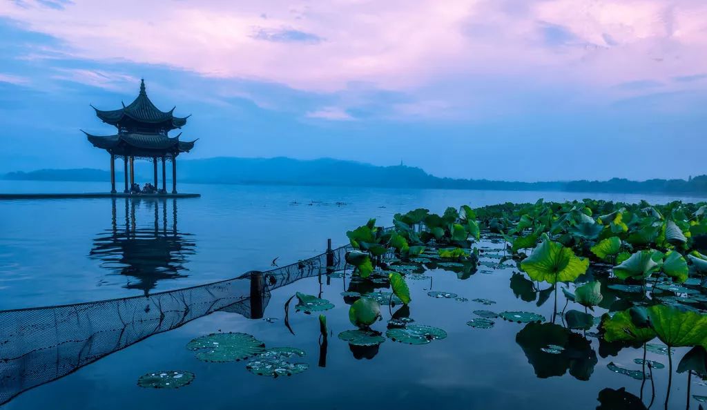 legendary west lake but also take a short cruise on it to enjoy