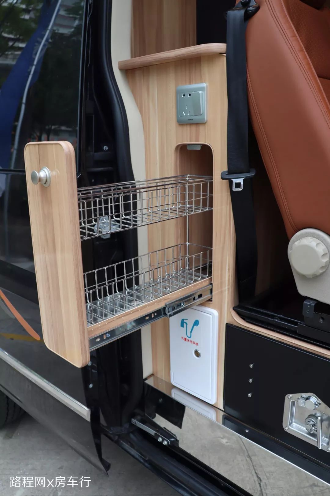 福特全顺房车视频展示 a6dc36028d434d20b0e52ea486f4f5e2.jpeg