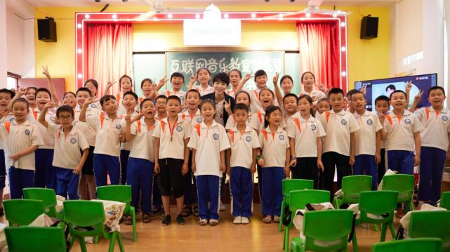 王俊凯的小朋友们 aef744e8a1c344b8b4ea4d3b4f6a17c2.jpeg