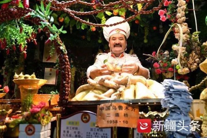 在人群中走一路吃一路,乌鲁木齐大巴扎步行街二期开业