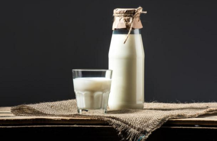                     原创            奶奶用保温杯装牛奶，导致孩子腹泻生病，医生：很多家长都爱犯
