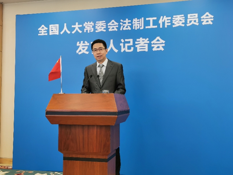 人大法工委发言人首次亮相主动公布电话欢迎参与立法