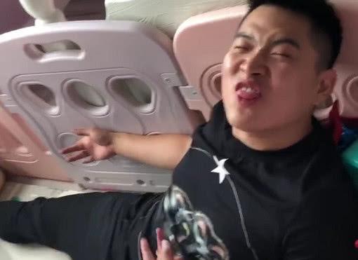                     “小医生宝宝”专业坐诊走红，排在最后的奶爸“反应”绝了