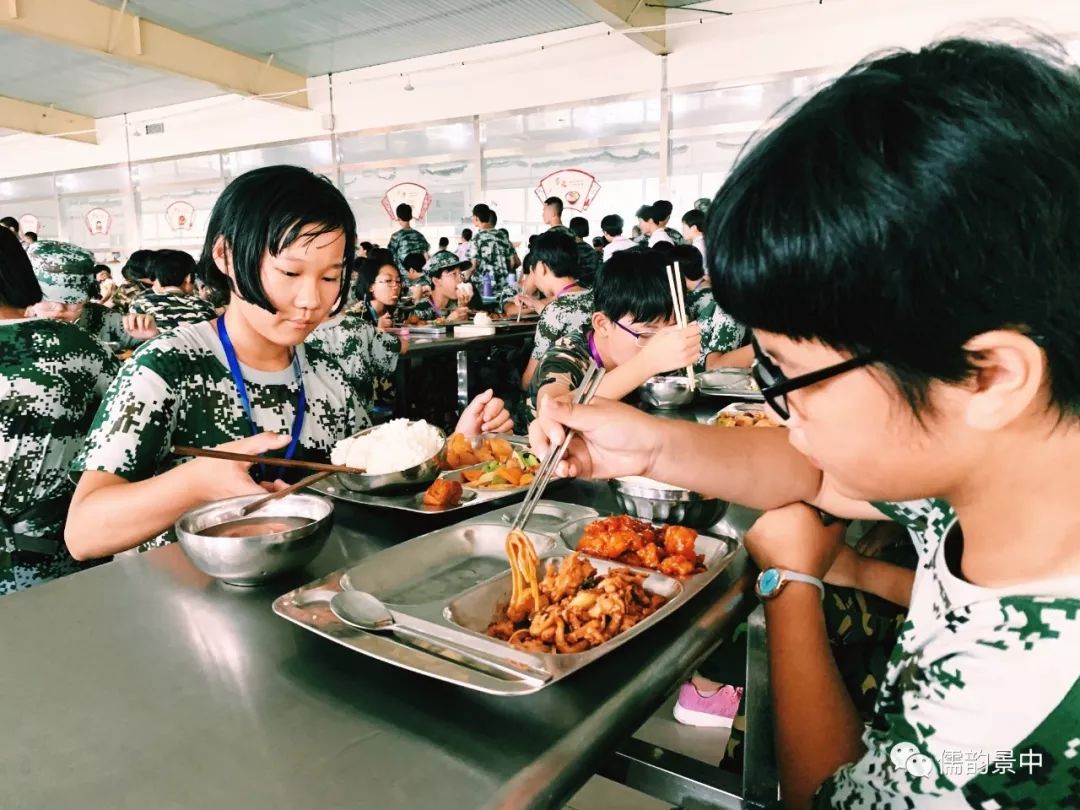 军训进行时学校餐厅全力做好餐饮保障