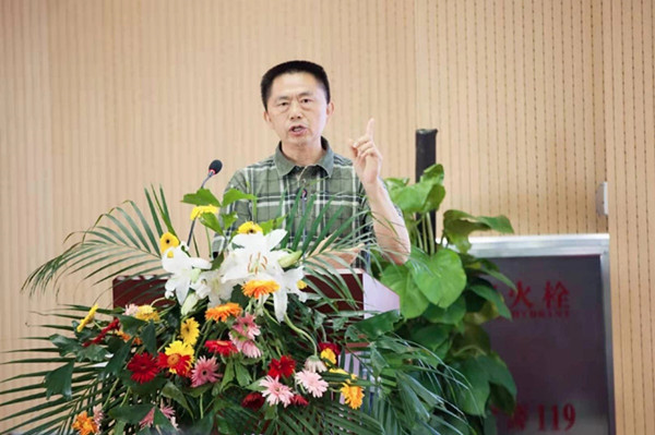 高唐北京新学道双海湖实验学校举行特聘专家聘任仪式