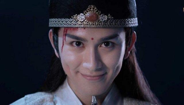 同样是黑化:张子枫靠笑容,杨雪靠眼神,而他.