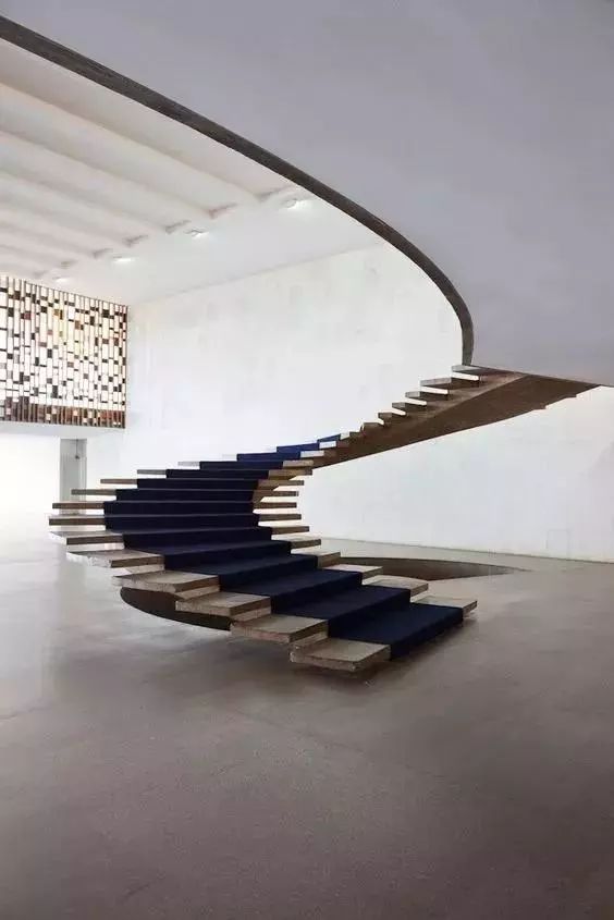 专为复式,loft房设计的悬浮式楼梯,国外正在疯狂流行!