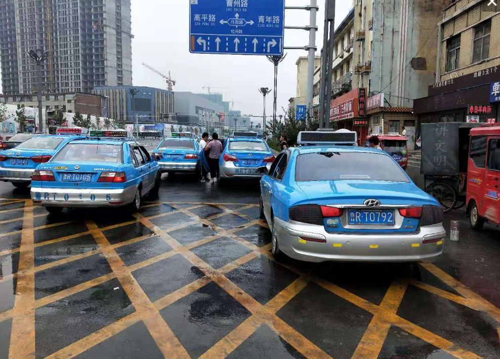 菏泽汽车站门前又现电动两轮,三轮拉客,价格比出租车还贵一倍!