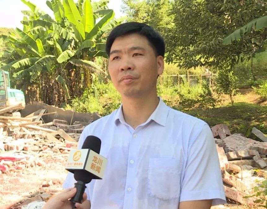 龙川县上坪镇:拆除非法养殖场