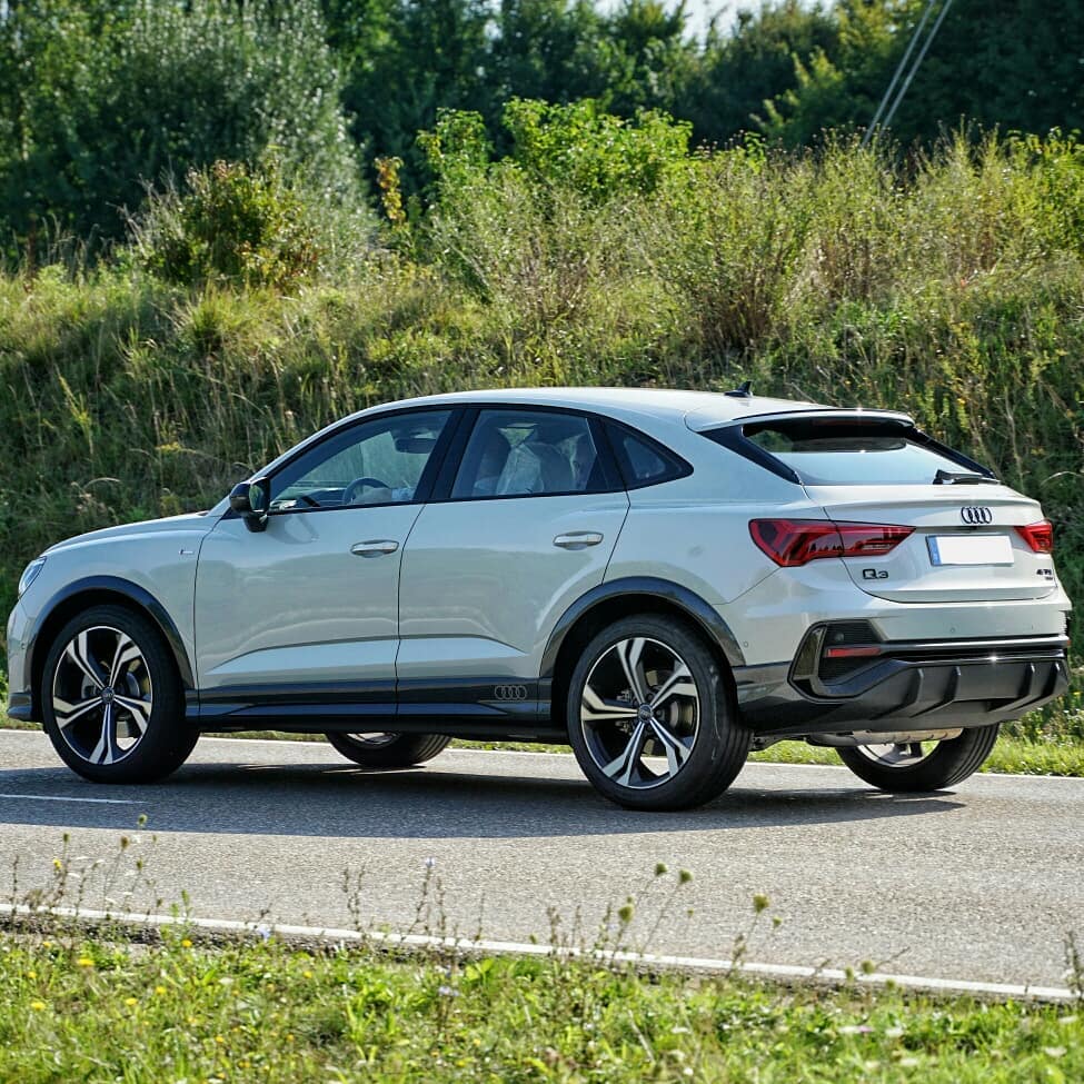 运动的风格全新奥迪q3sportback海外实车街拍