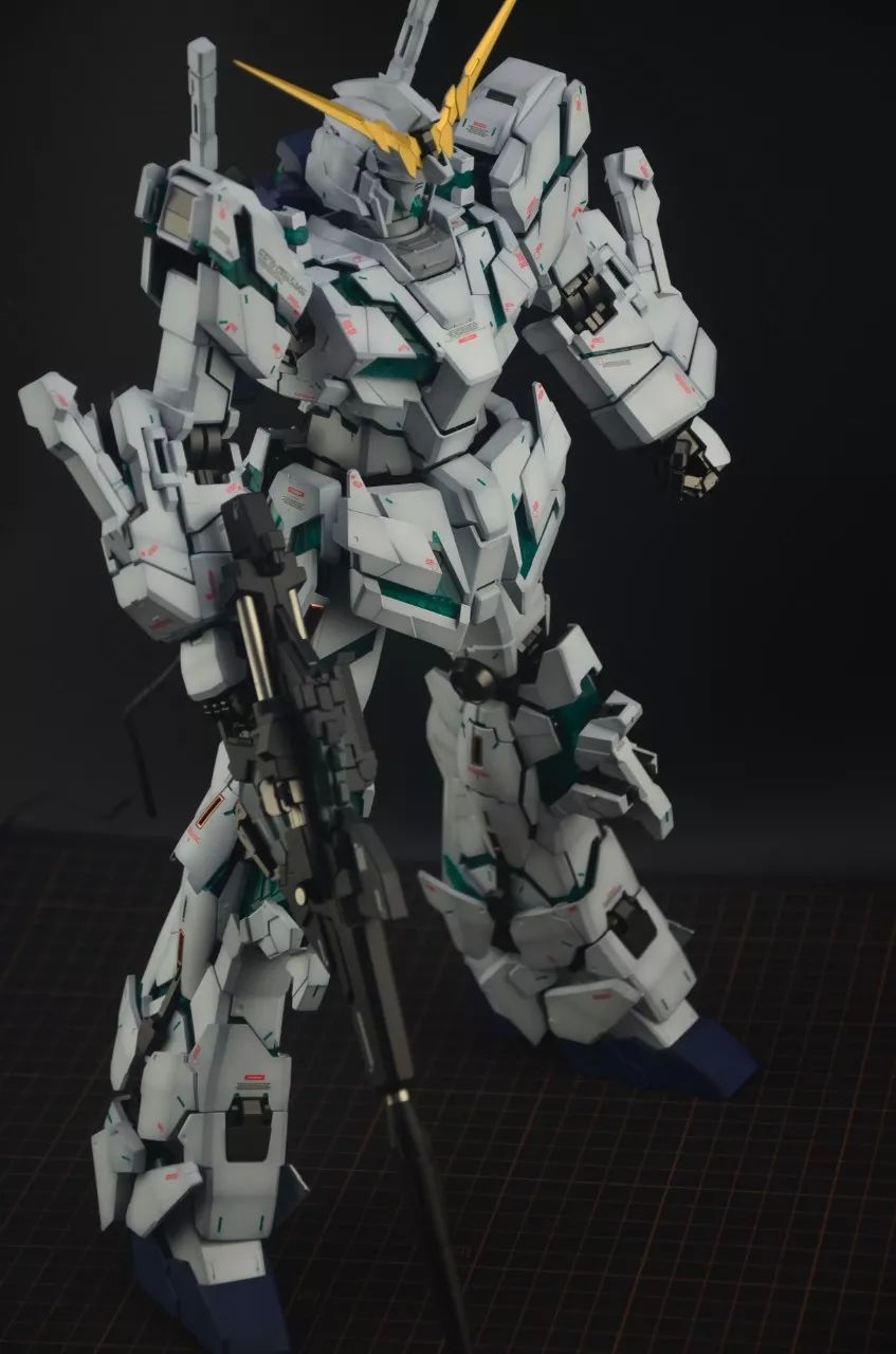rx-0 独角兽高达是日本小说,动画片《机动战士高达 uc》中出现的一个
