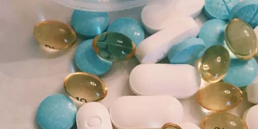 吃什么对肝脏危害最大 1bd7e599a5554cada7a67eddc1ee1384.jpeg