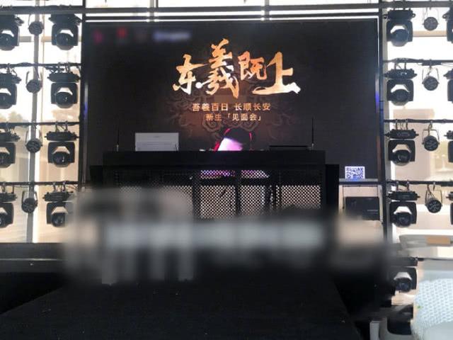                     原创            邹市明冉莹颖为三胎儿子办百日宴，孩子随母姓模样首曝光像父亲