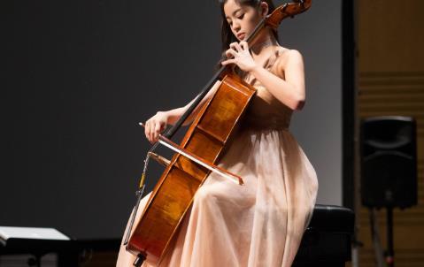 欧阳娜娜唱歌有多甜 1eef957d8cc949afbdbc11a92832f718.jpeg