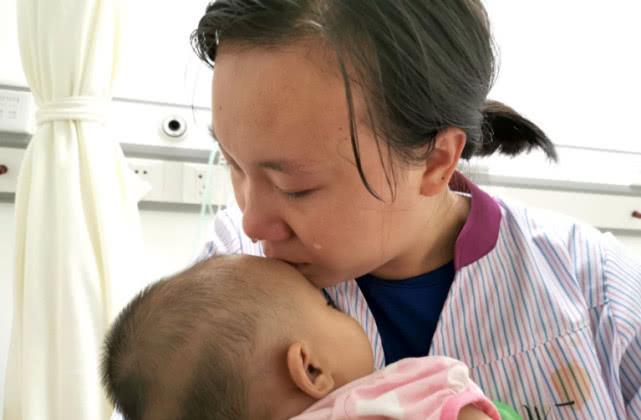                     女婴患有先心病，巨额医疗费愁坏父母，网友出主意：入阿富汗国籍