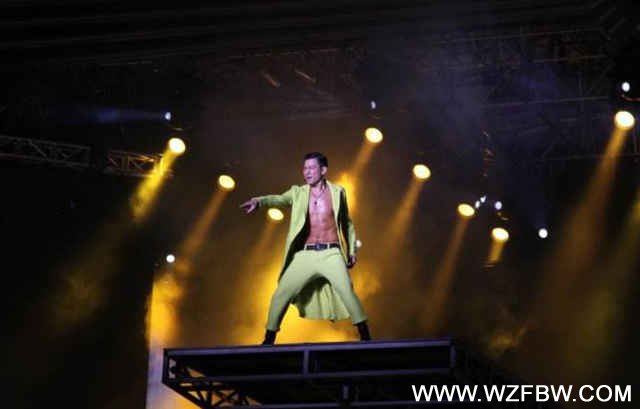 刘德华演唱会完整版御用舞伴 23db393a441e4a168bb893df6351da61.jpeg