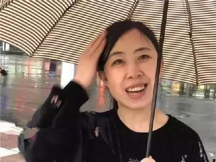 鲁豫探访杨丽娟,还记得这个疯狂追星,逼的父亲自杀的女孩吗?