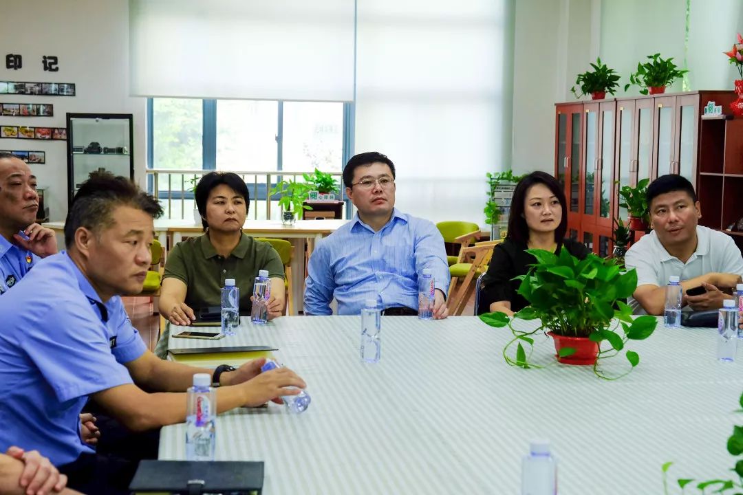 卫岚副区长到长桥街道华沁华滨家园调研