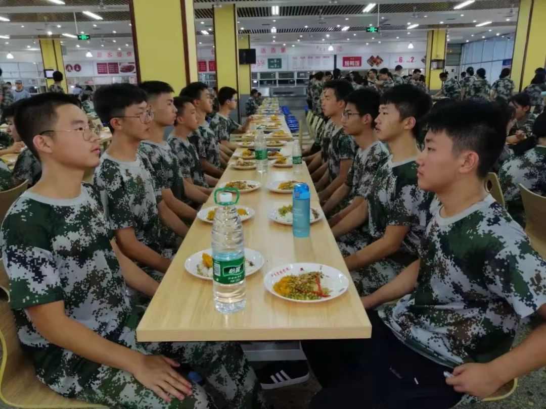 你在保温杯里泡枸杞,我却以梦为马,奔向星辰大