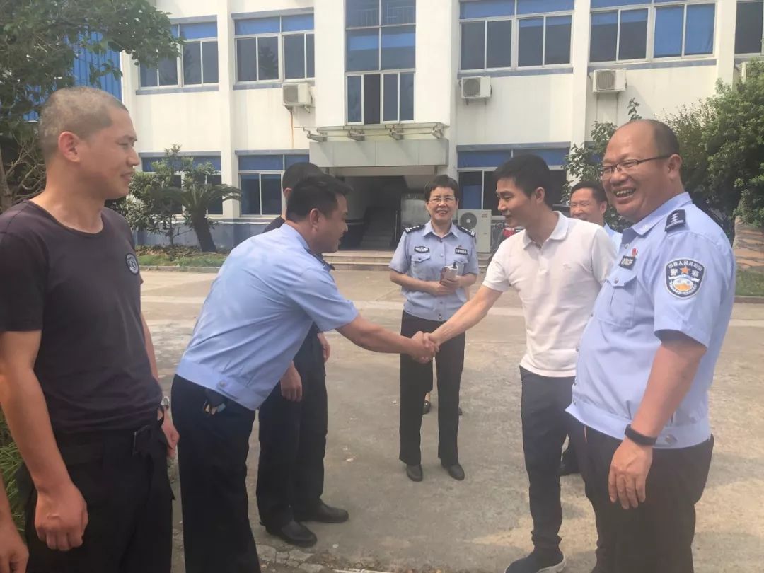 近日,台州市总工会副主席蒋斌彪带领市总权益保障部,市直工委相关