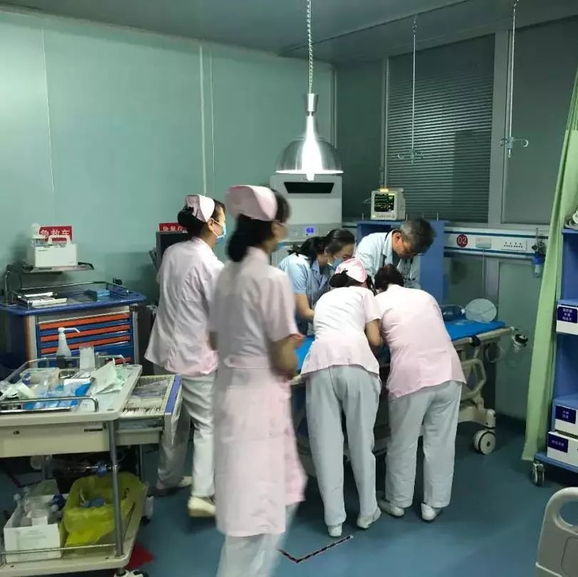 急诊科是西安市儿童医院重症病人最集中,病种最多,抢救和管理任务最重