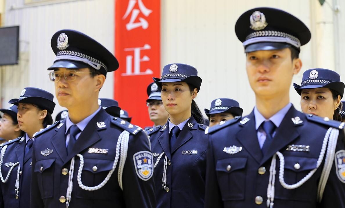 中国警察队伍警衔等级不变警衔样式为何更改了3次