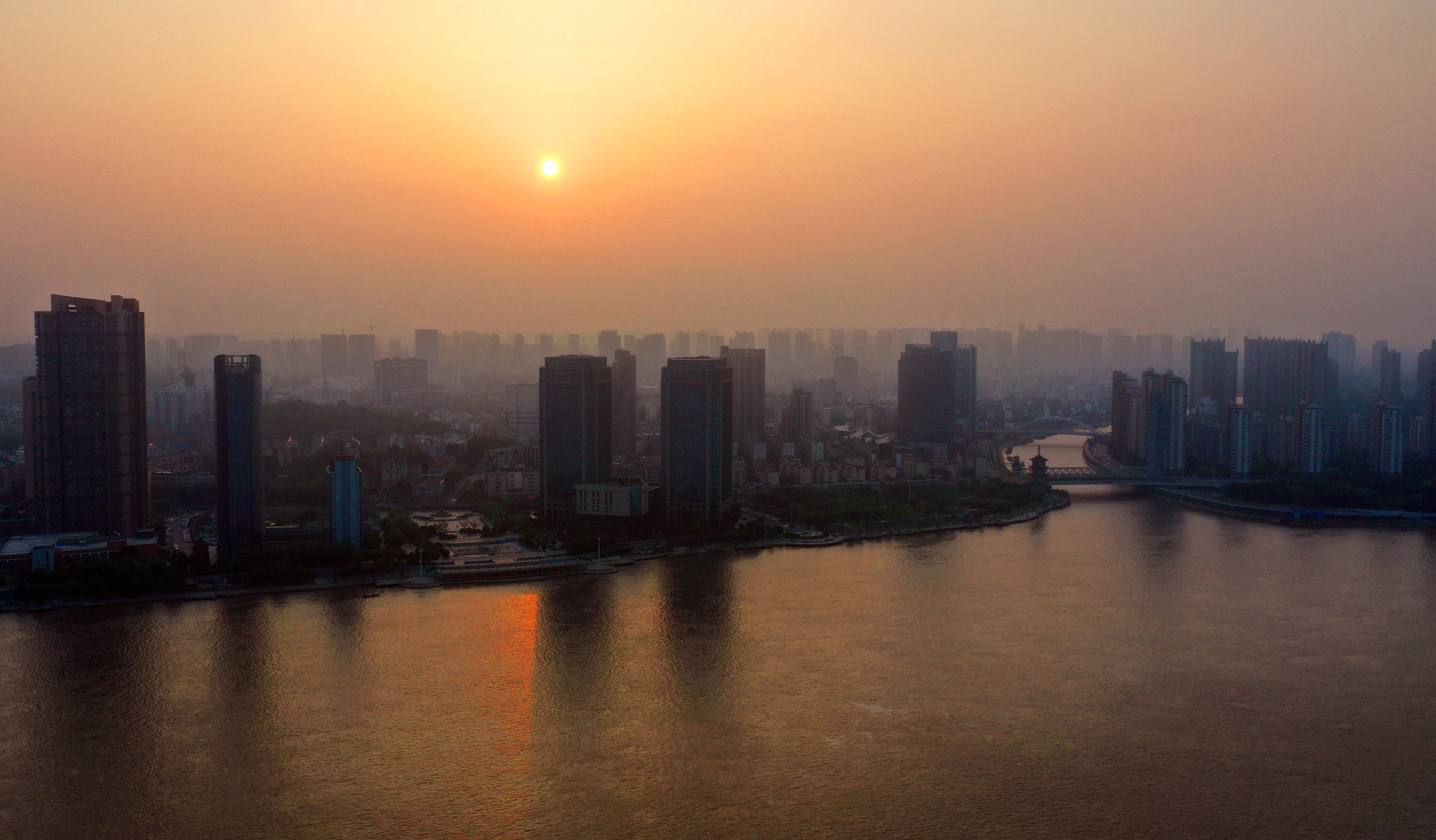 全景航拍安徽芜湖滨江公园