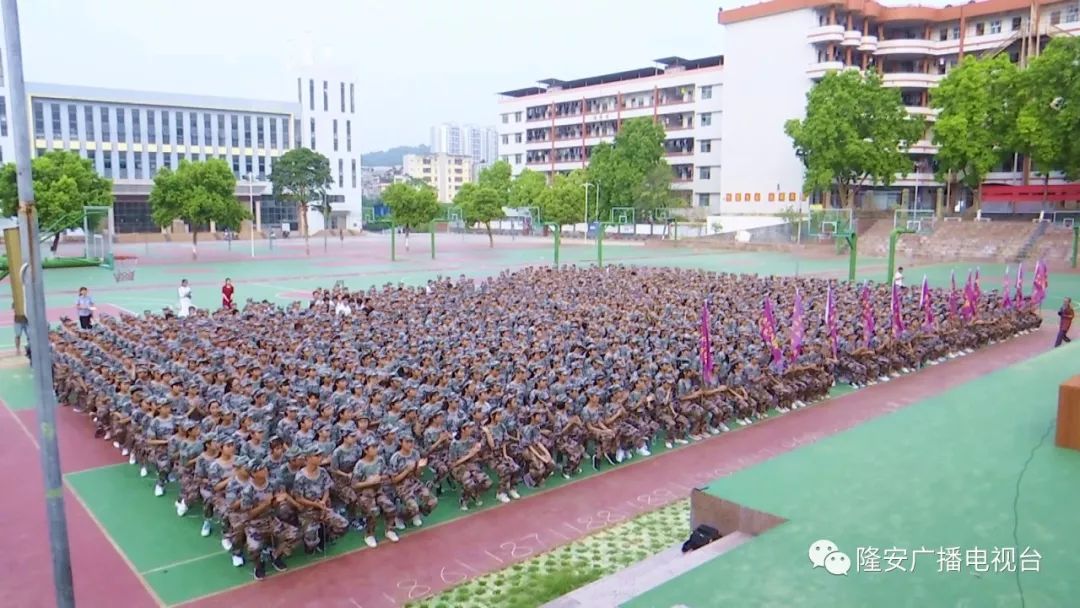【开学季】磨利剑 锻意志 隆安中学开展新生军训活动