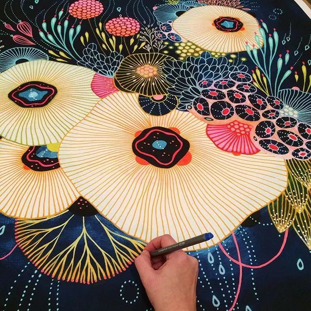 抽象慵懒的线条 亦带着温馨细腻