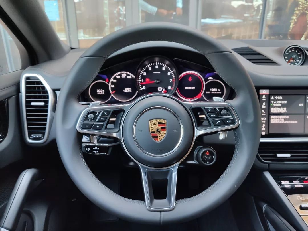 试驾轿跑suv的迟来者—全新保时捷cayenne coupe