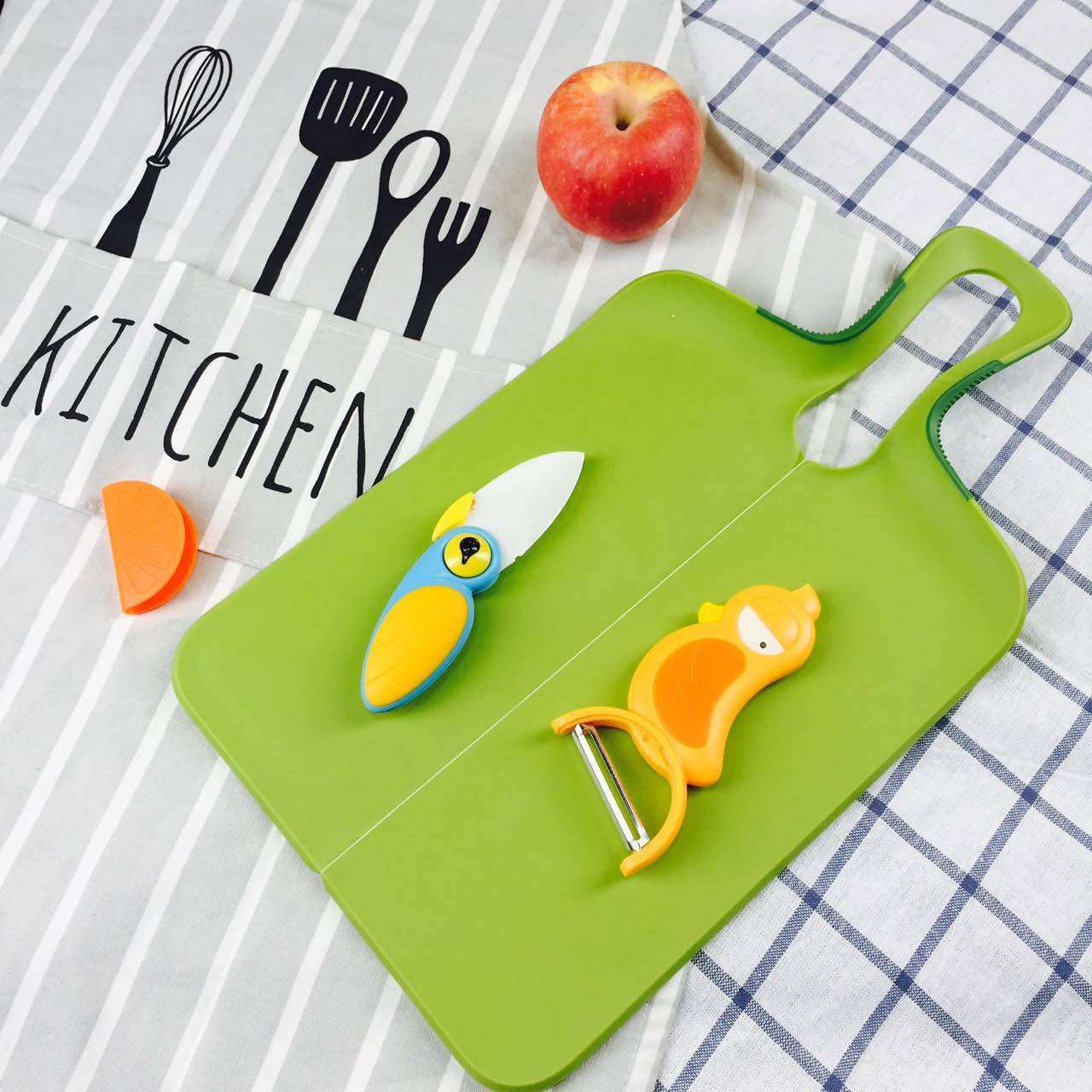                     原创            涨姿势了！让孩子变丑的四种物品，很多妈妈都在用
