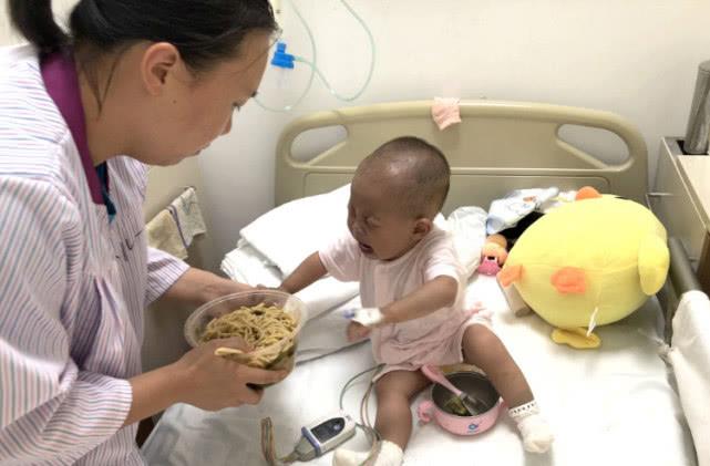                     女婴患有先心病，巨额医疗费愁坏父母，网友出主意：入阿富汗国籍