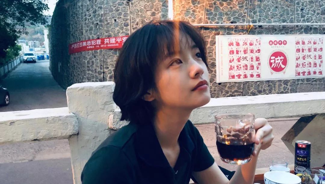 凹造型拍照发朋友圈 806a9756096d4327811757891a247ba3.jpeg