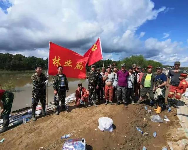 饶河农场林业局团结一致,抗洪救灾