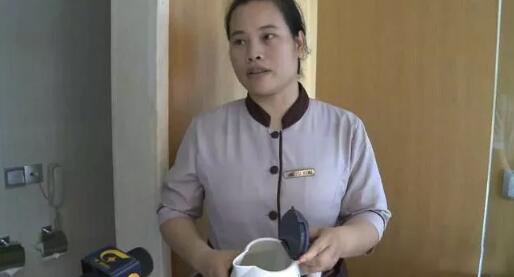 酒店烧水壶惊现用过的卫生巾,无德顾客咋处置