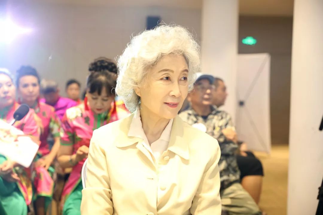 韩彬  