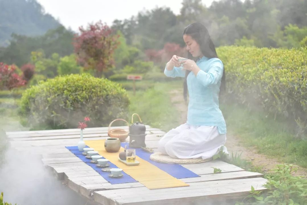 打造医养结合,药膳食疗,养生素食,汤疗药浴等特色康养