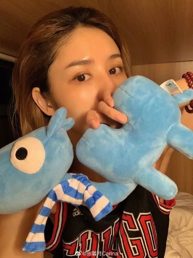 张馨月大胆挑战高海拔徒步,与陈坤合照秒变迷妹