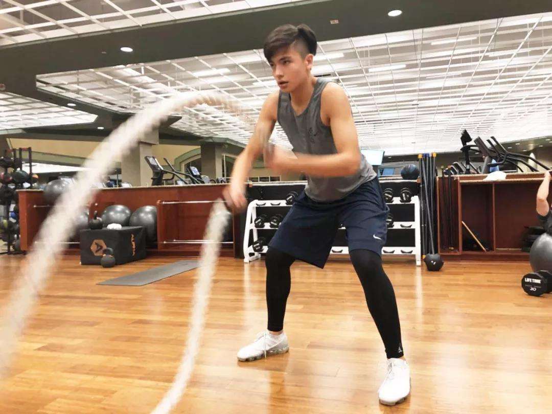                     16岁身高185，孩子要想长高个，除了先天因素，要做到“三不要”