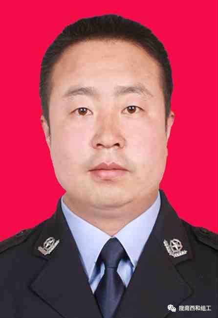 2006年12月参加工作,西和苏合人,在职大专学历,中共党员,现为西和县