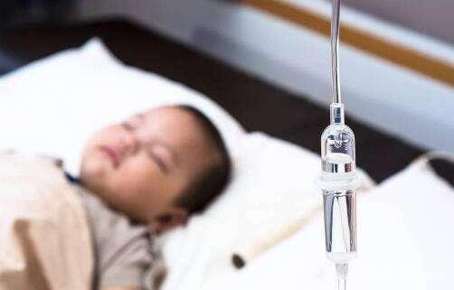                     6个月女婴生病需输液，输了两天病情不见好转，一看竟输错药了！
