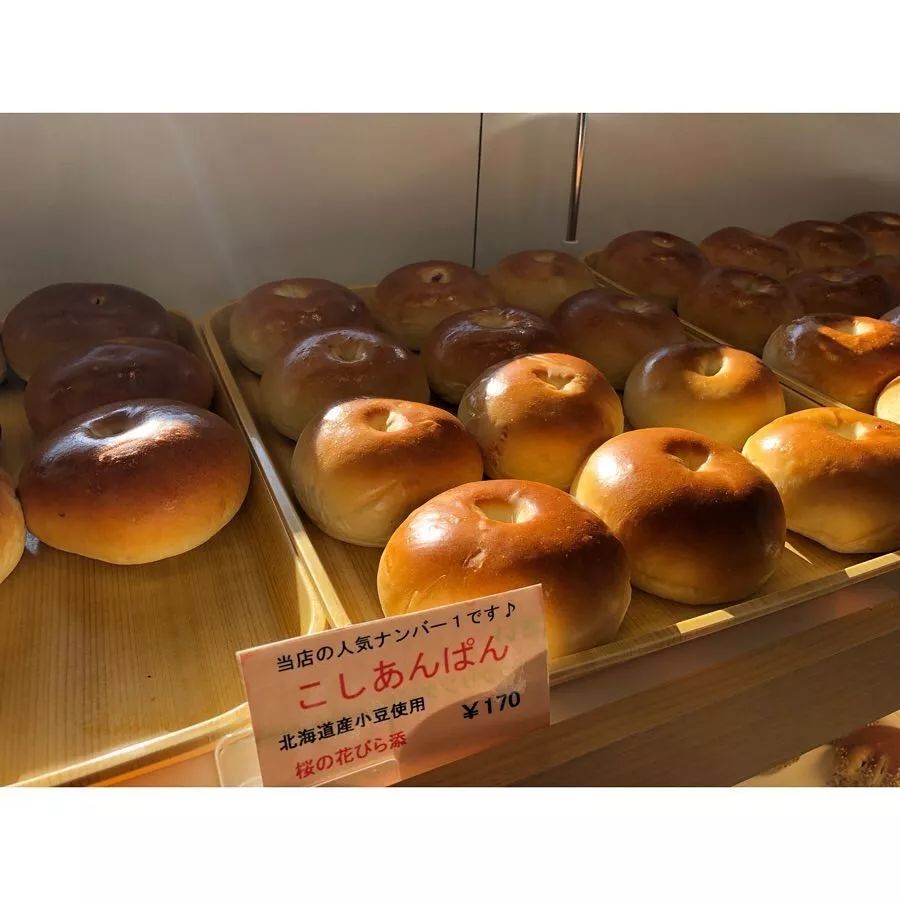 为了红豆面包疯狂的日本人!开店39年的日式面包店日常15种馅料