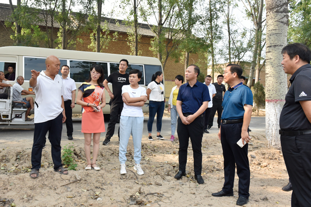 新绛县考察团来我县考察学习农村人居环境整治工作