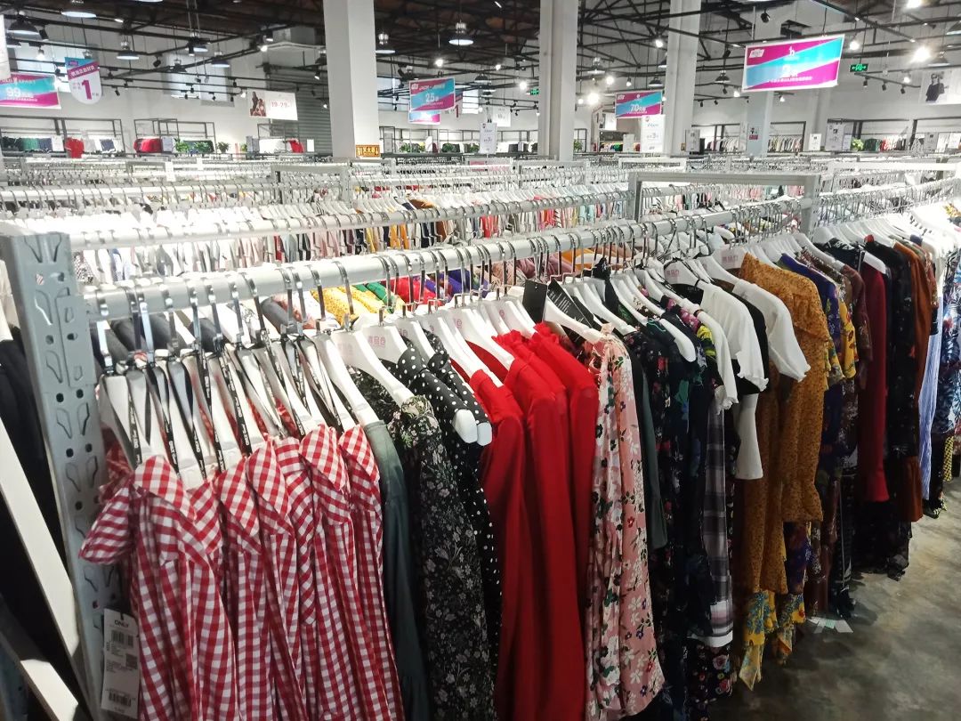 某批发市场销售一批衬衫